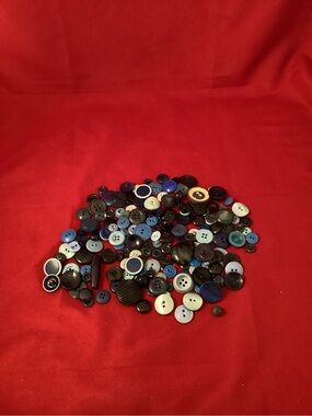 138 grams of Assorted blue Buttons